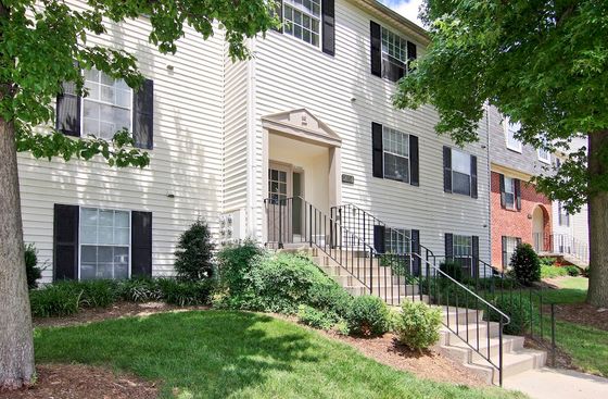 front view of woodlawn village apartment building with concrete steps