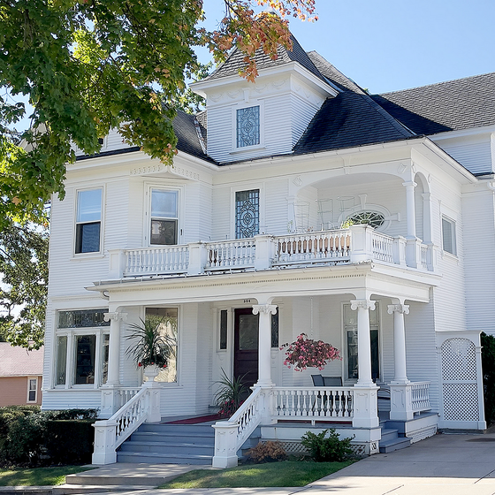 Elizabeth Manor