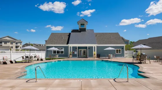 Pool looking at Pool house
