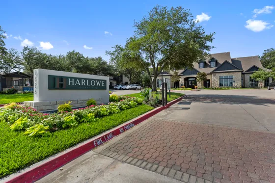 Harlowe entrance sign