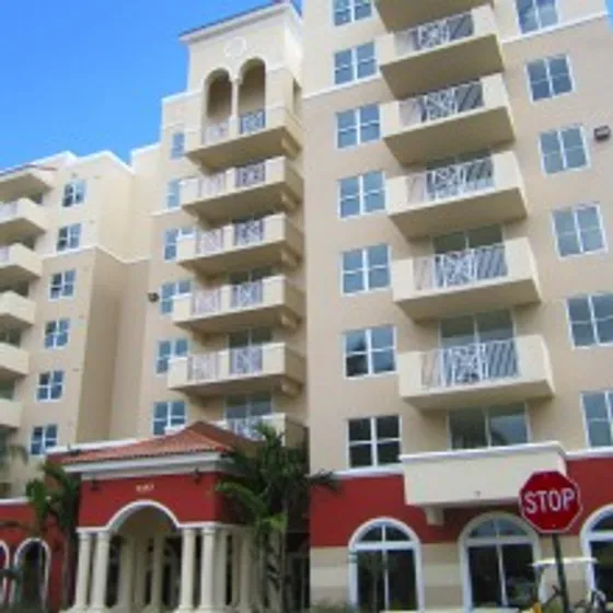 Colony at Dadeland Exerior | Front of building