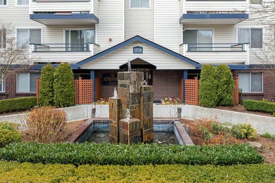 The Ashford - Entrance Fountain