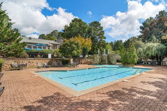 Exterior Pool View of Park Valley