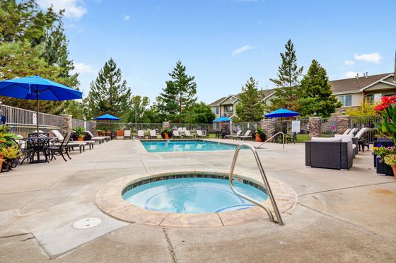 Exterior Pool and Hot Tub View at PeakView by Horseshoe Lake