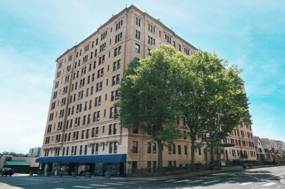 Arlington Building on the corner of S. Aiken and Centre Avenues