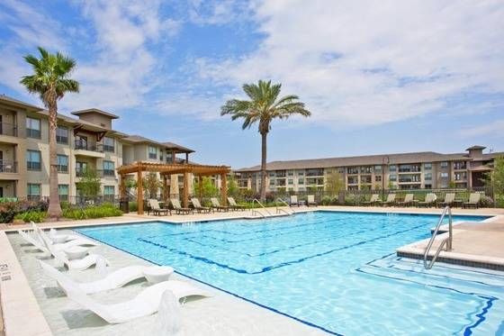 Lakeview Villas Pool