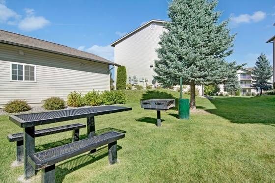 BBQ and Picnic Area Outside | Deer Run at North Pointe Apartments | Spokane WA Apartments