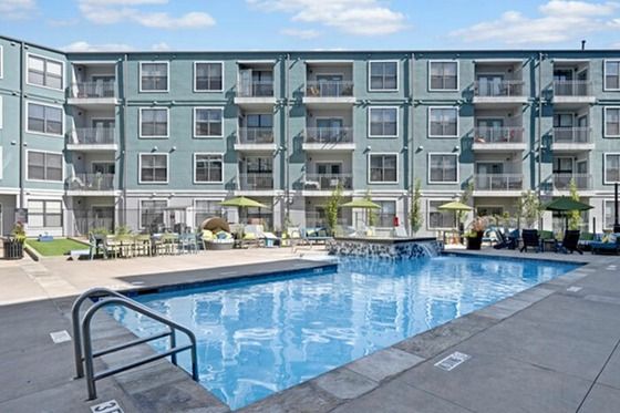 Pool | The Metro Apartments | Apartments in Denver CO
