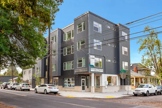 Exterior of the Studio Pointe Apartments in Portland, OR