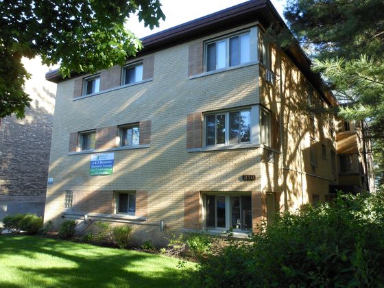 810 Seward an eleven unit three story mid century yellow brick building on a tree lined street in Evanston.