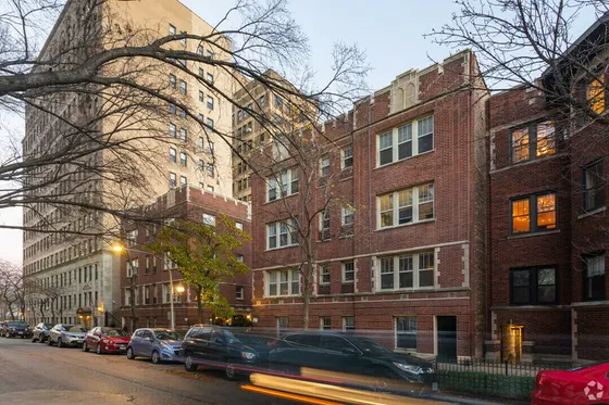 517-25 West Brompton a three story sixty two unit red brick courtyard building on a tree lined street in Lakeview.