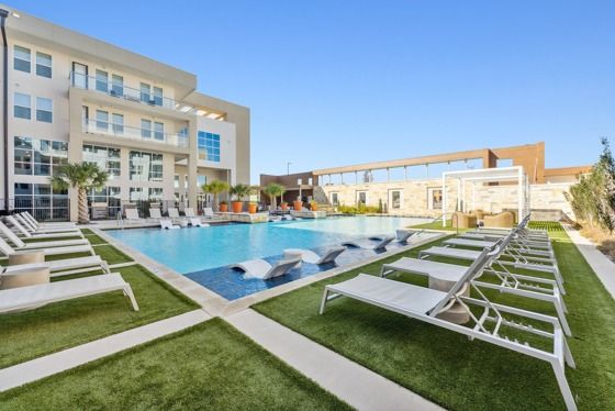 Latitude Pool View