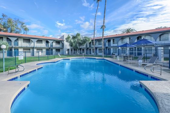 Rise on Country Club Pool