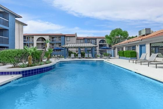 Rise Skyview Pool