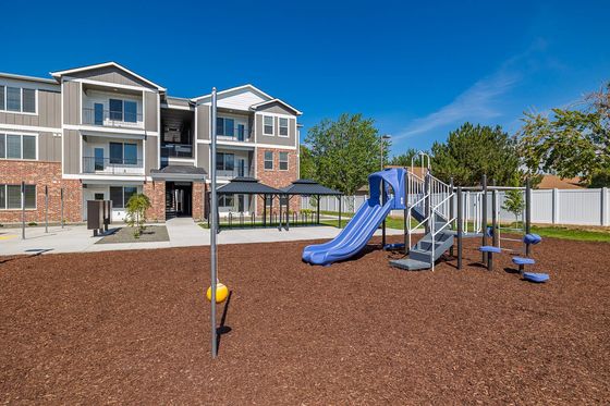 Latitude 40 Apartments