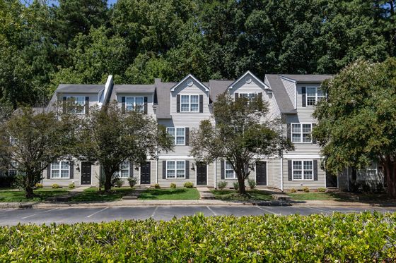 Raleigh Off-Campus Method Townhomes Building Exterior