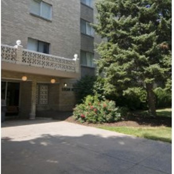 Parkway Plaza Apartments