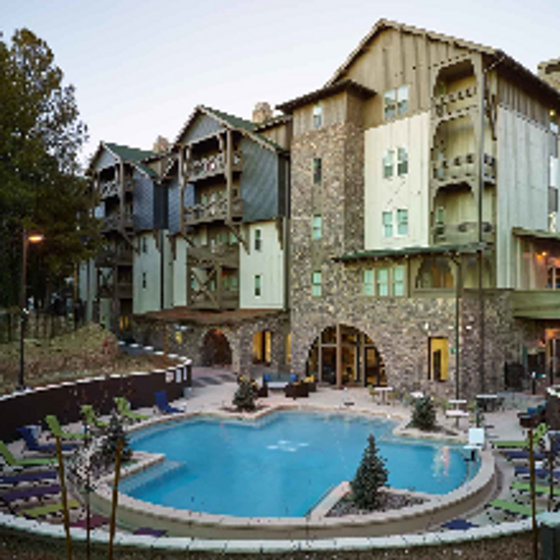 Full outdoor view of resort-styled apartment complex in Flagstaff AZ near NAU