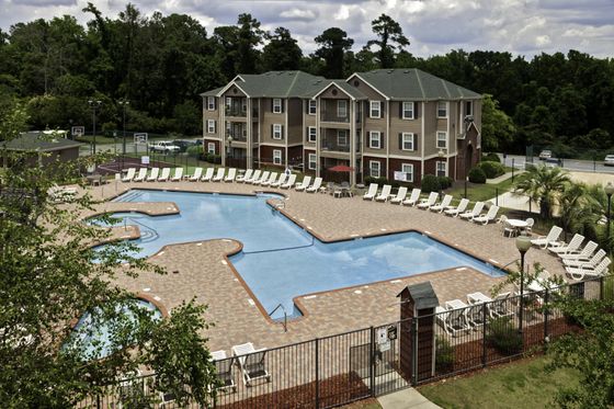Pool and Sundeck at Cayce Cove Apartments