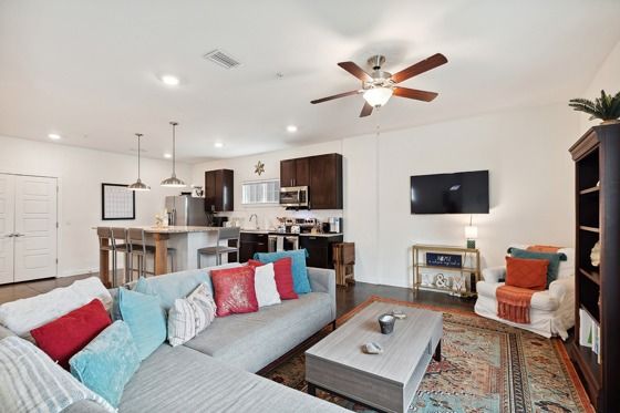 the social at south alabama living room