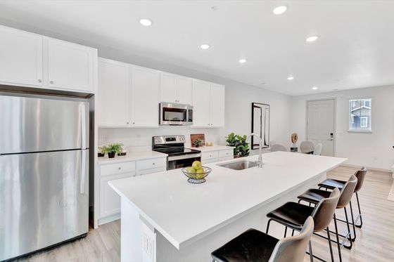 arrive longmont townhome kitchen