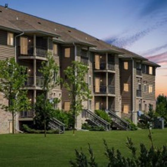 Saddle Brook Apartments | Apartments in Pewaukee, WI