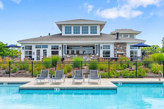 Drexel Ridge Apartments | Apartments in Oak Creek, WI