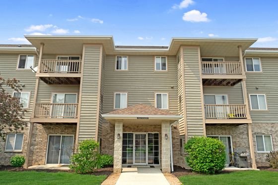 Saddle Brook Apartments | Apartments in Pewaukee, WI