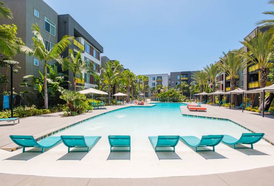 Large Pool at Blvd63