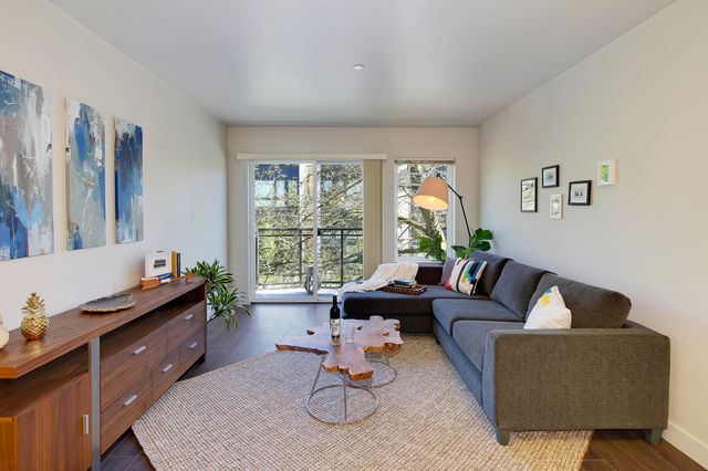 Gatsby One Bedroom with Den
