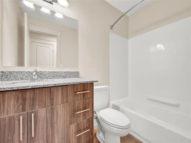 Granduer Bathroom II