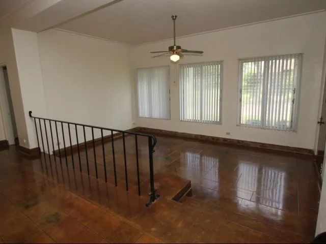 4-bedroom historic stucco on Wheeler, front entry, open floor plan