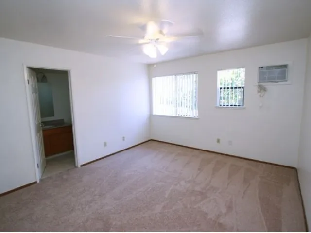 4-bedrrom two story renovated tonwhome, master suite