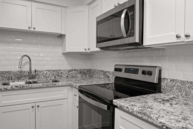Beautiful Upgraded Kitchen