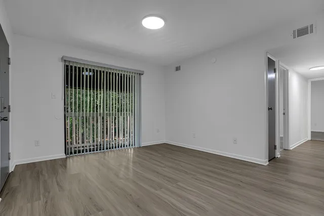 Living Area (3)