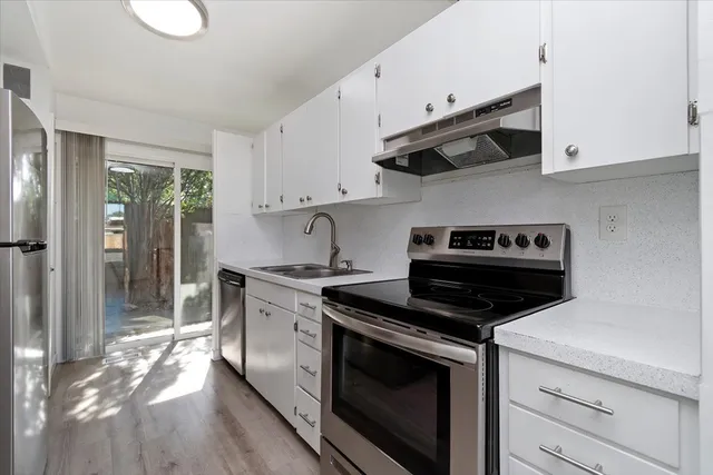 Aspen Apartments - Modern Kitchen