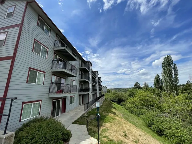 Coug Housing apartment building Grandview Park