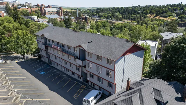 Campus Ridge exterior view located at Coug Housing