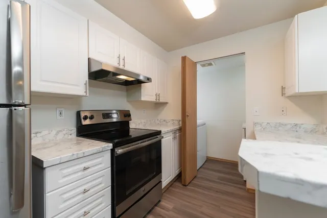 One Bedroom w/Den