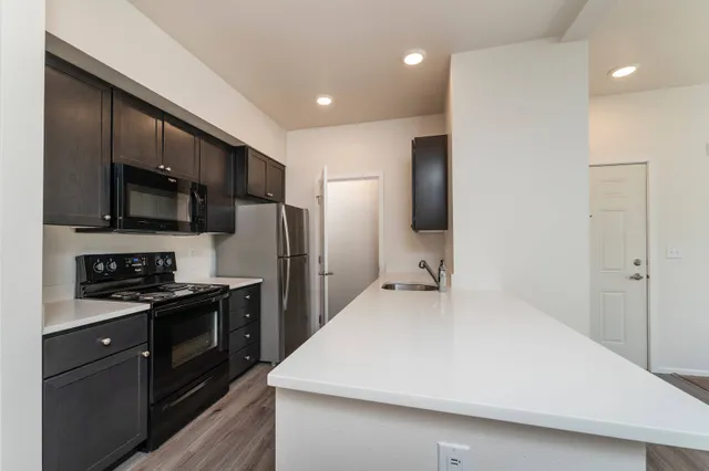 1 Standard 841 Sq Ft