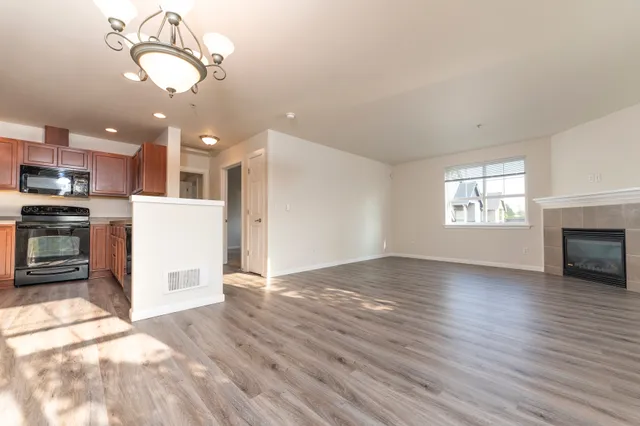 1x1 Deluxe w/Garage - 881 Sq Ft