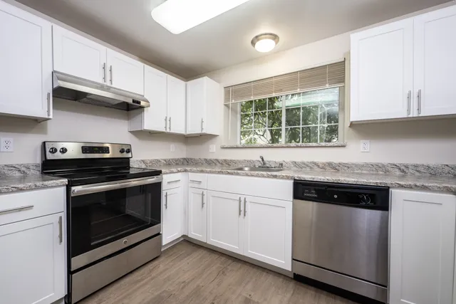 2x1 - 970 Sq Ft