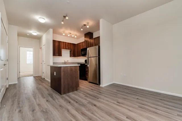 1x1 Economy 588 Sq Ft