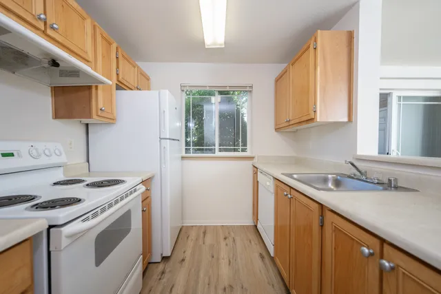 1 Bedroom Efficiency 605 Sq Ft