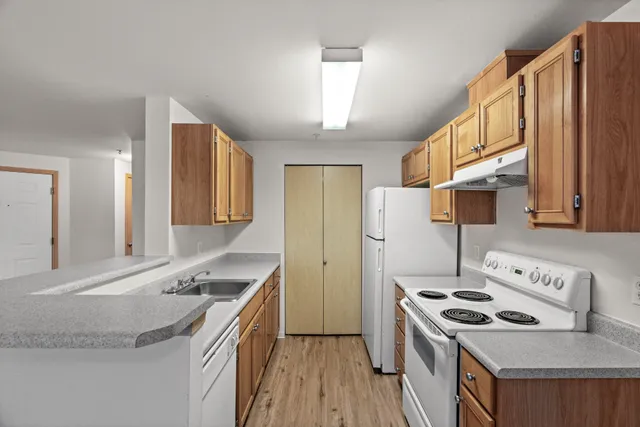 One Bedroom Standard (2) 733 Sq Ft