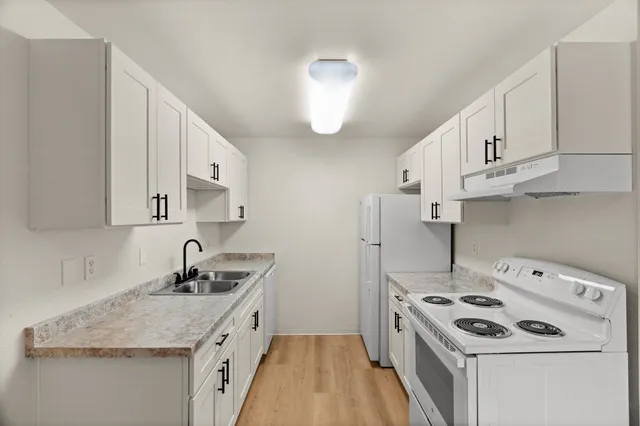 1 Bed 1 Bath - 600 Sq Ft