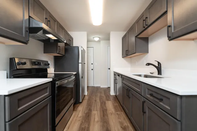 2 Bed 1 Bath W/ Patio - 900 Sq Ft