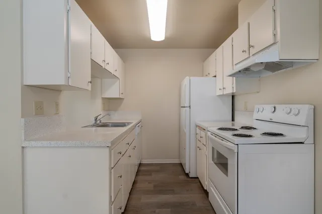 1 Bed 1 Bath w Deck or Patio - 576 Sq Ft
