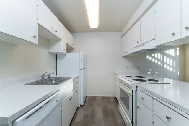 2 Bed 2 Bath - 990 Sq Ft