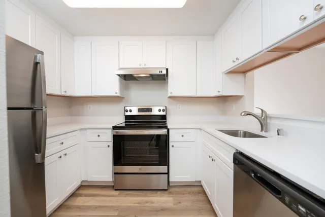 1 Bed 1 Bath Deluxe - 650 Sq Ft